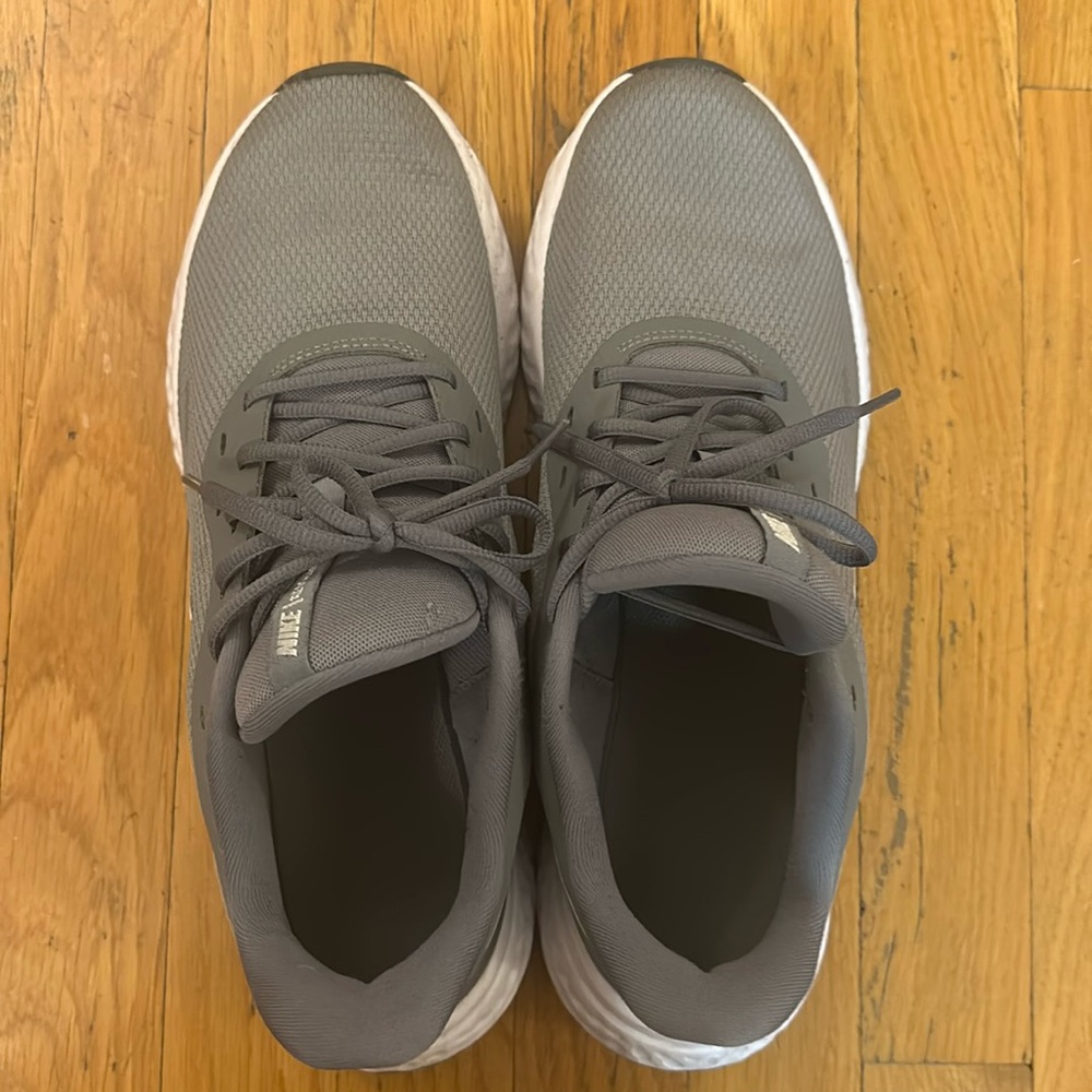 Nike Revolution 5 Cool Grey running shoes, size 10.5
